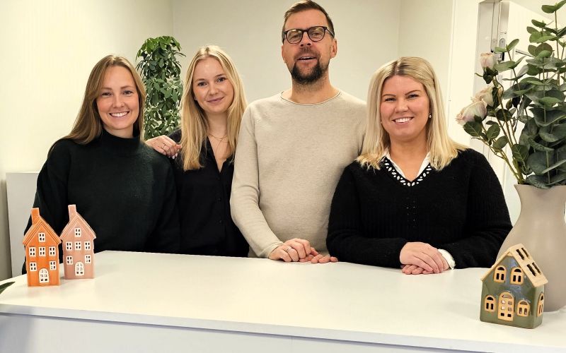 Fyra kundkoordinatorer, redo att svara på dina frågor